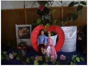 Композиция "Роза любви" выполнена учениками 4 "Б" класса.